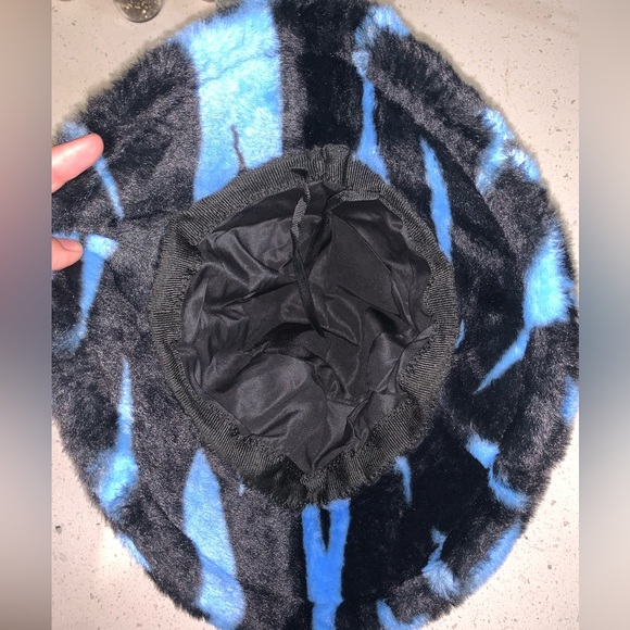 Faux Fur Plush Zebra Stripe Bucket Hat One size - Picture 2 of 3